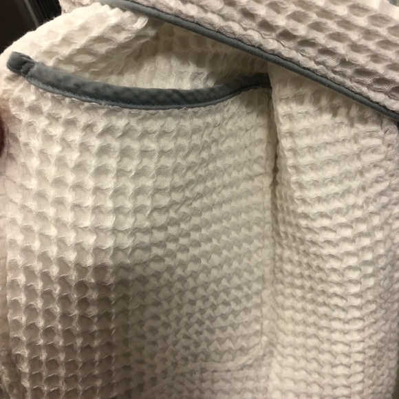 Boll & Branch waffle 100% organic cotton bathrobe - Picture 4 of 6